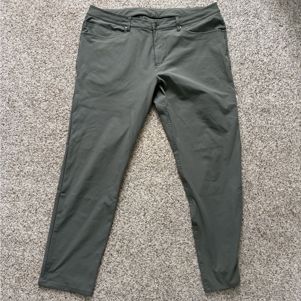 Men’s Lululemon ABC pant
